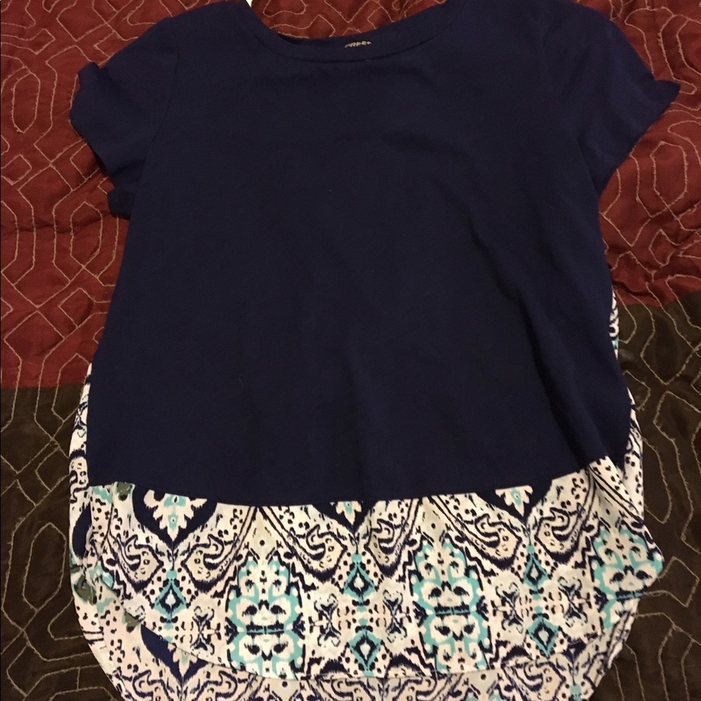 Express T-shirt XS. Super Cute Style that gives a layered look.Cute with jeans!